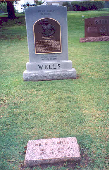 Willie Wells grave- 2005